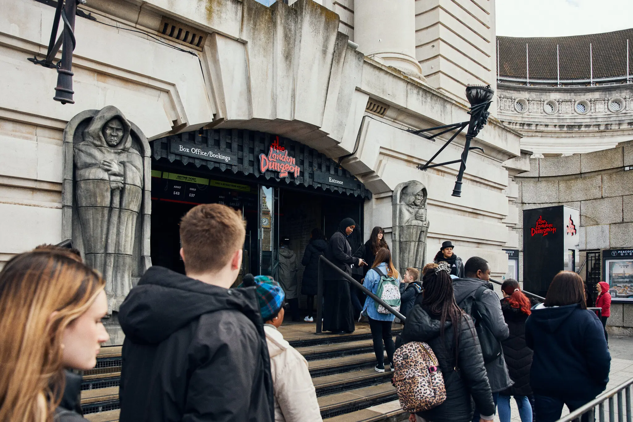 Подія у стилі Віллі Вонки закінчилася катастрофою. З його попелу постала нова зірка